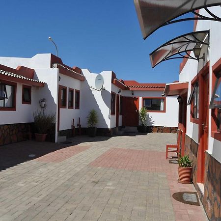 Timo'S Guesthouse Accommodation Lüderitz エクステリア 写真