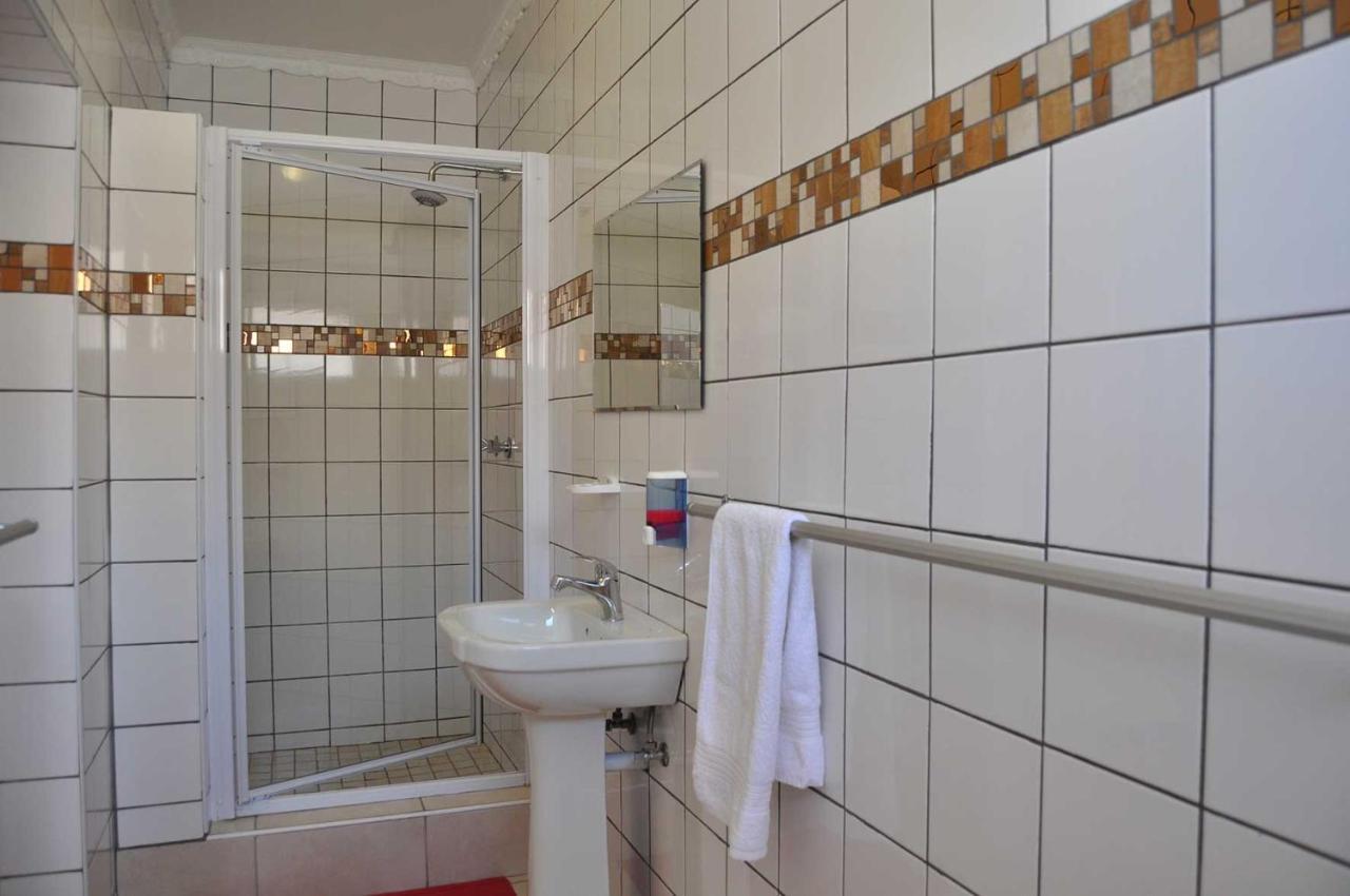 Timo'S Guesthouse Accommodation Lüderitz エクステリア 写真
